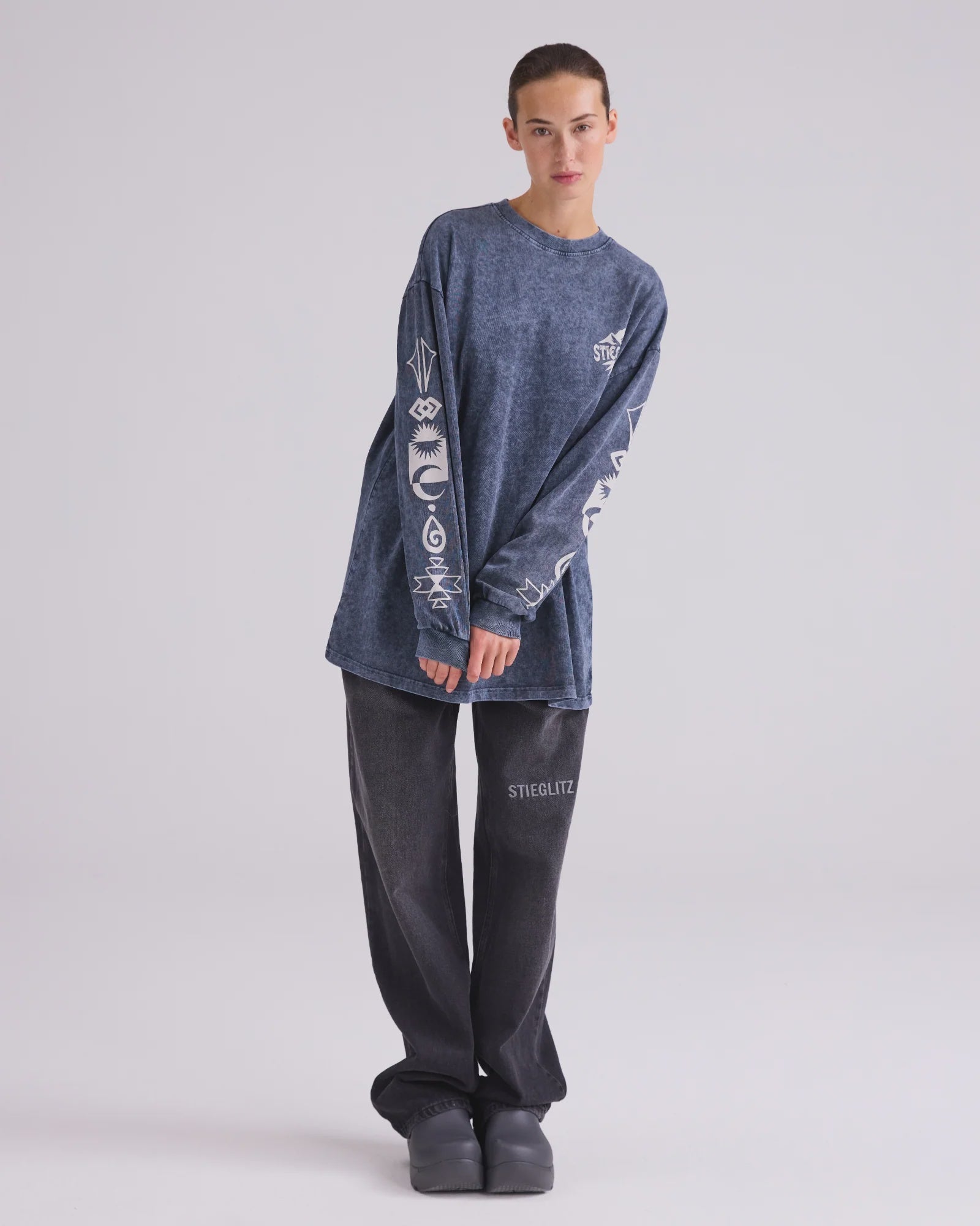 Benjamin longsleeve tee black